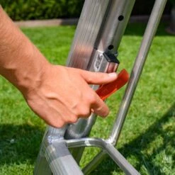 Henchman Fully Adjustable Tripod Ladder -Garden Tools Store side leg adjusting 1
